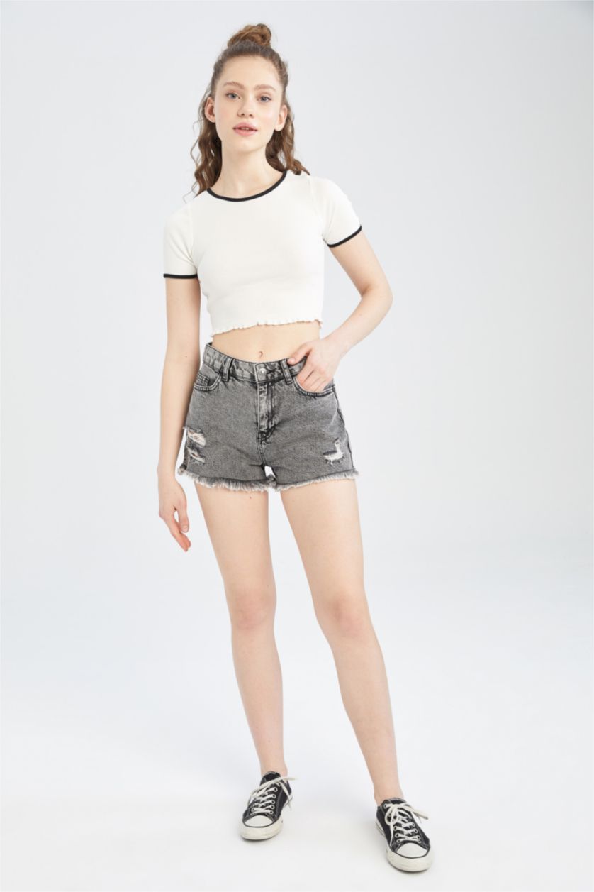 Woman White Slim Fit Short Sleeve T-Shirt