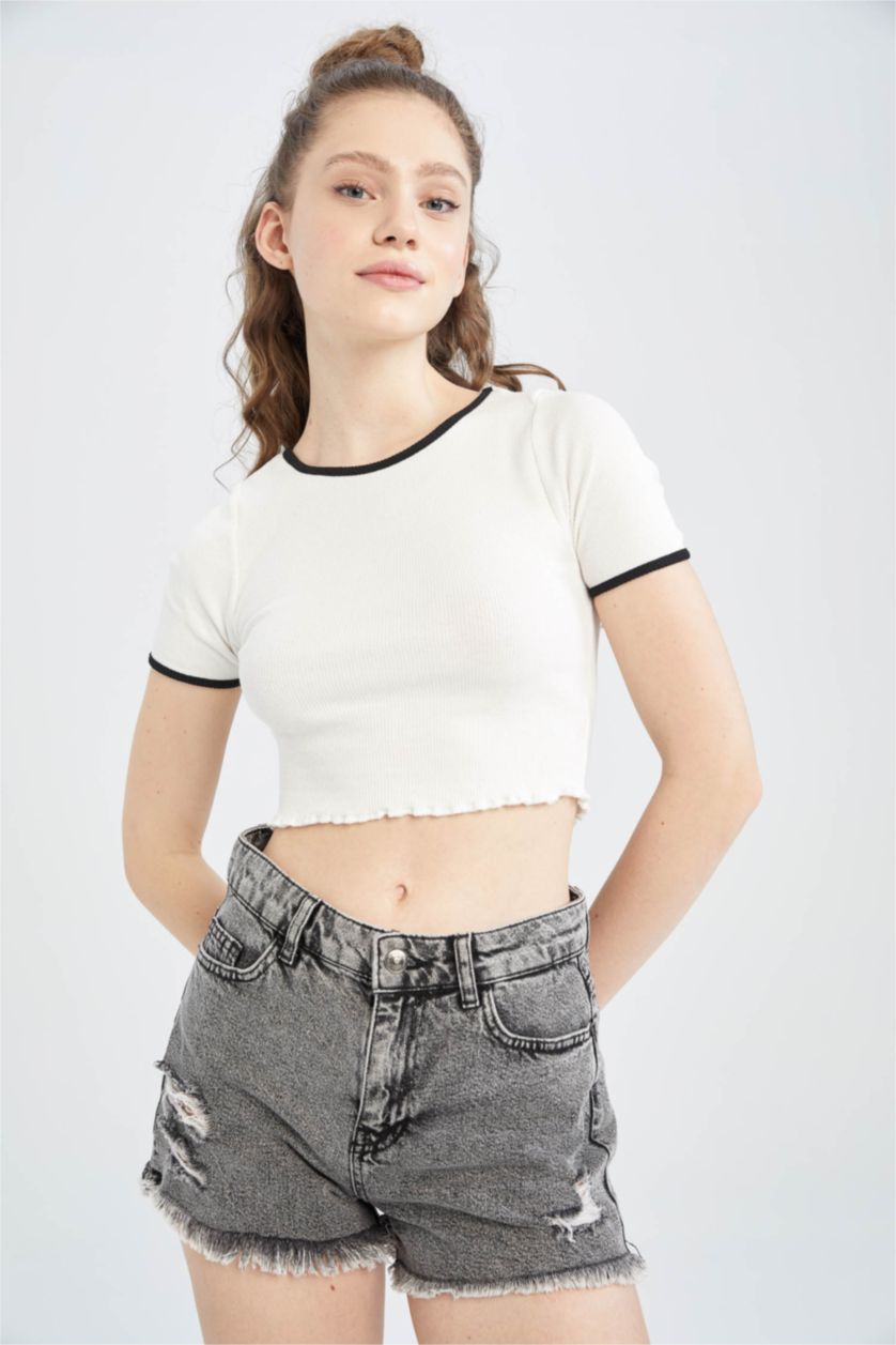 Woman White Slim Fit Short Sleeve T-Shirt
