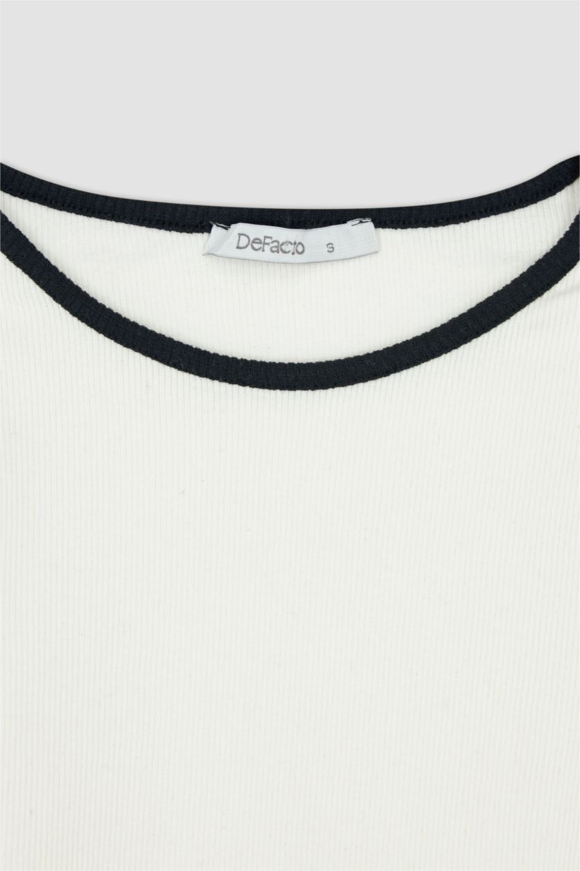 Woman White Slim Fit Short Sleeve T-Shirt