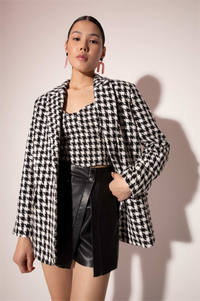 Женщины Черный Шорты стандартного кроя