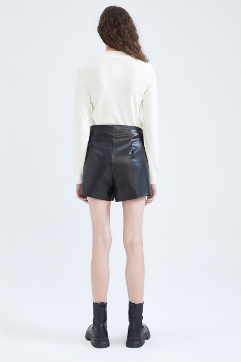 Женщины Черный Шорты стандартного кроя