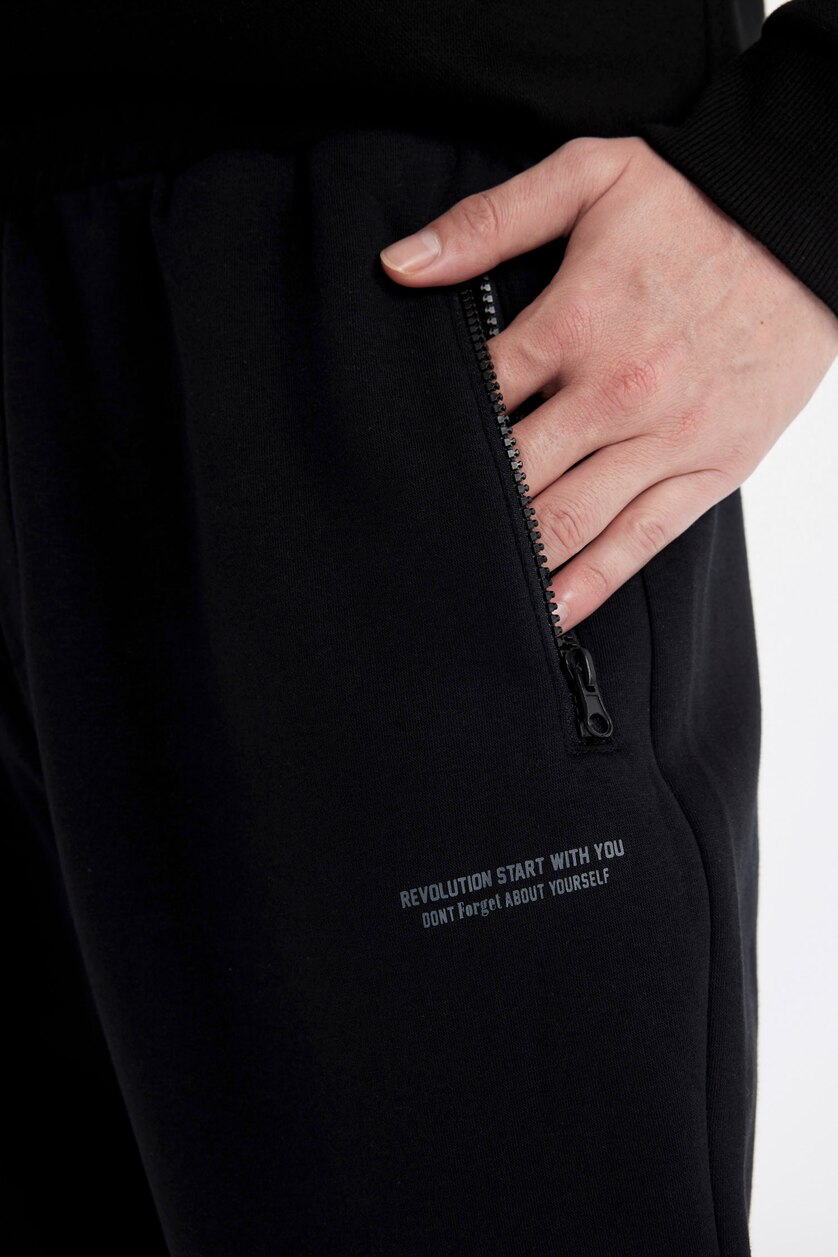 رجال أسود Regular Fit Trousers