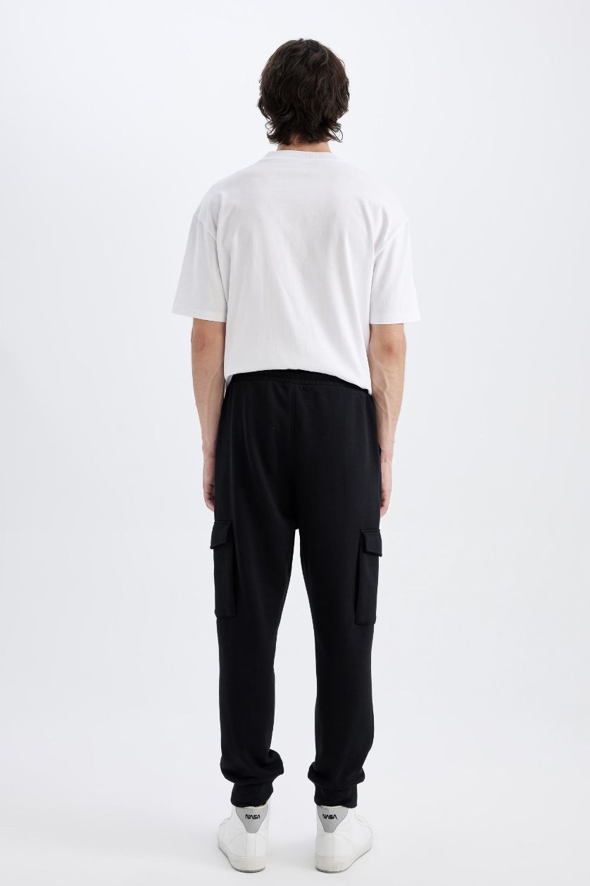 Erkek Siyah Regular Fit Jogger Eşofman Altı Kargo Cepli Basic Düz Beli Bağcıklı Lastikli Paça