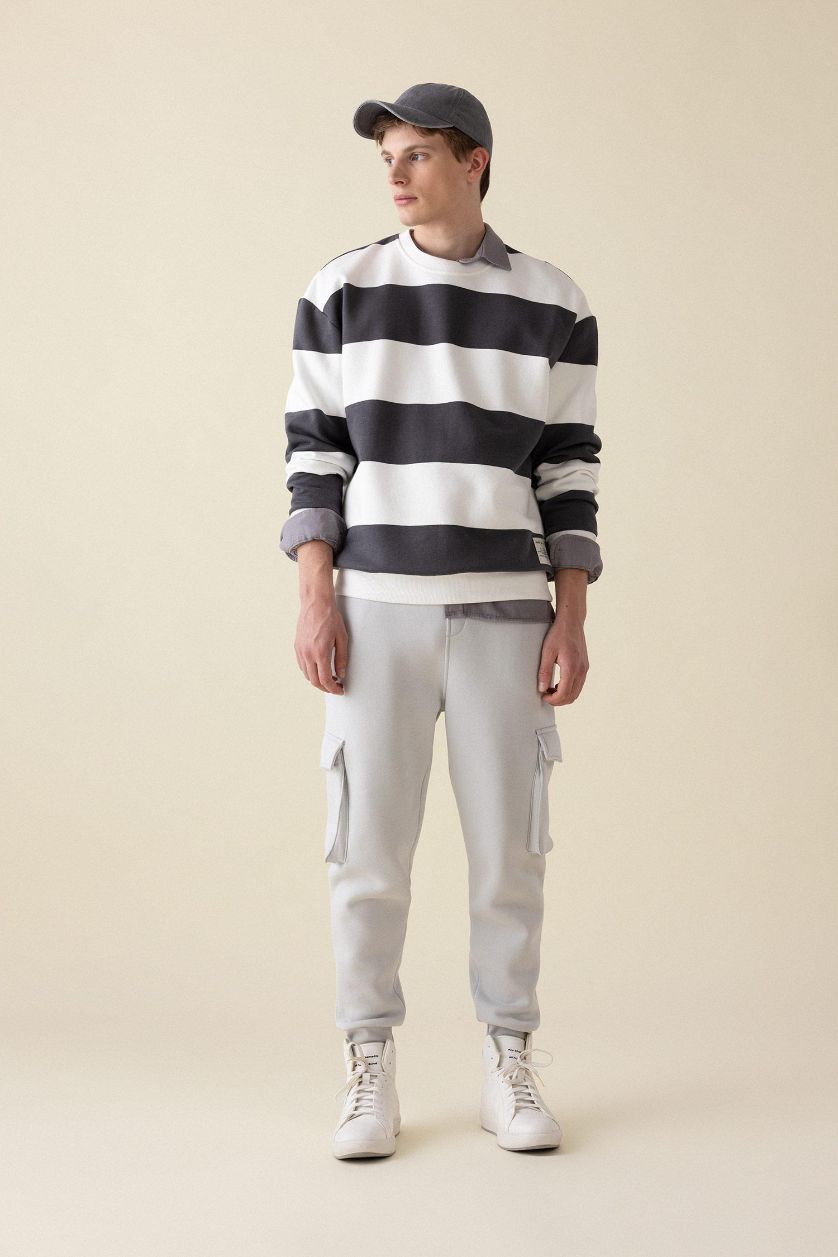 Ерлер Ашық сұр минималл қалыпты пішім риб хем Шалбар