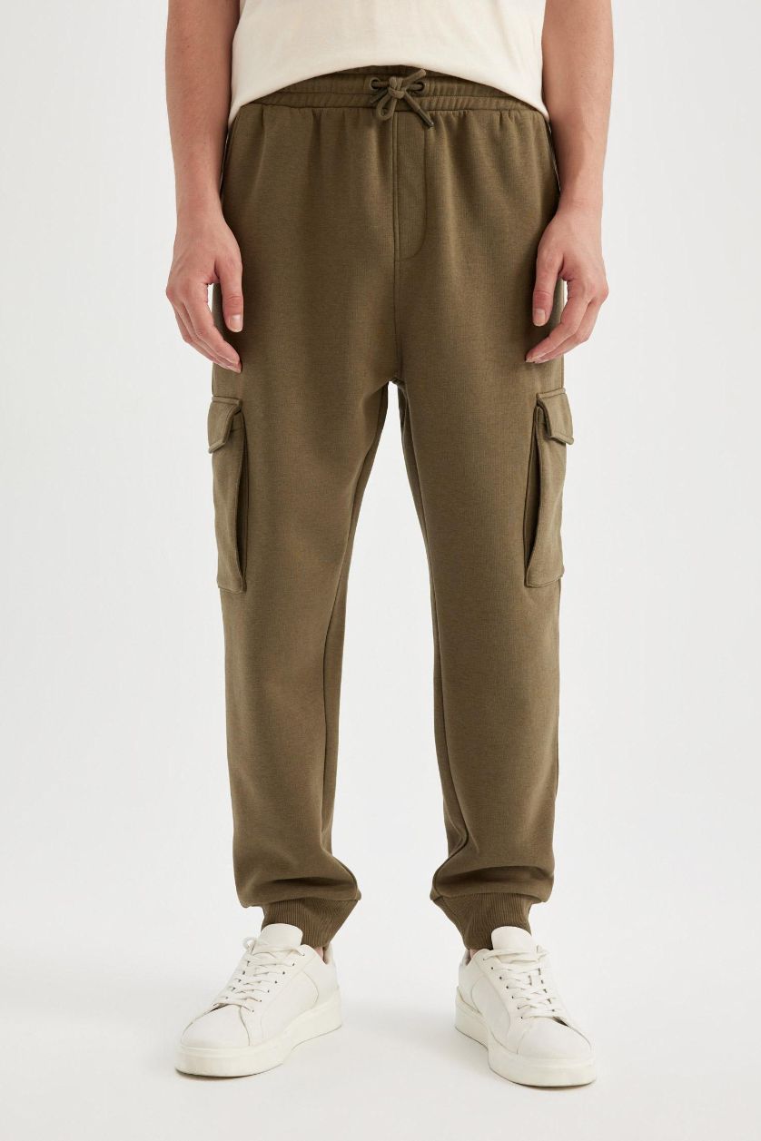 Ерлер хаки минималл қалыпты пішім риб хем Шалбар