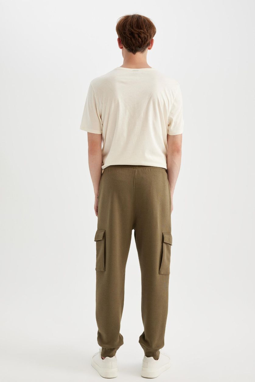 Ерлер хаки минималл қалыпты пішім риб хем Шалбар