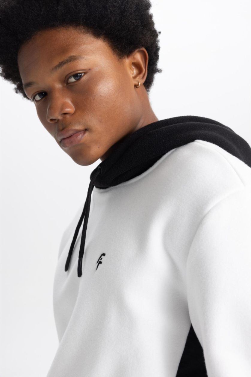 رجالي بيج فاتح سويت شيرت قطيفة قصة عادية بكابيشون من DeFactoFit