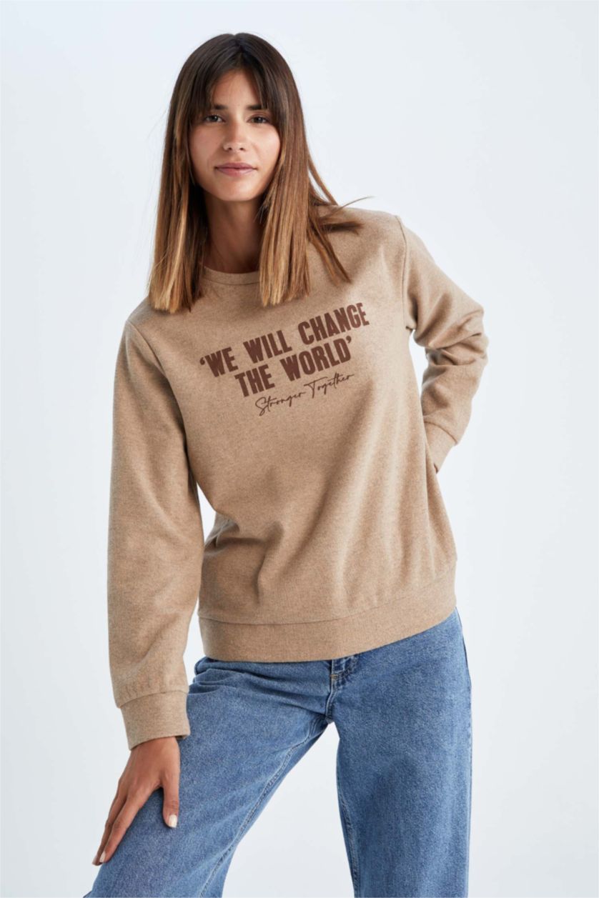 FEMME Beige Sweat- Shirt Coupe Régulière Col rond Slogan Manche Longue