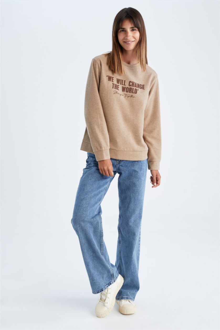 FEMME Beige Sweat- Shirt Coupe Régulière Col rond Slogan Manche Longue