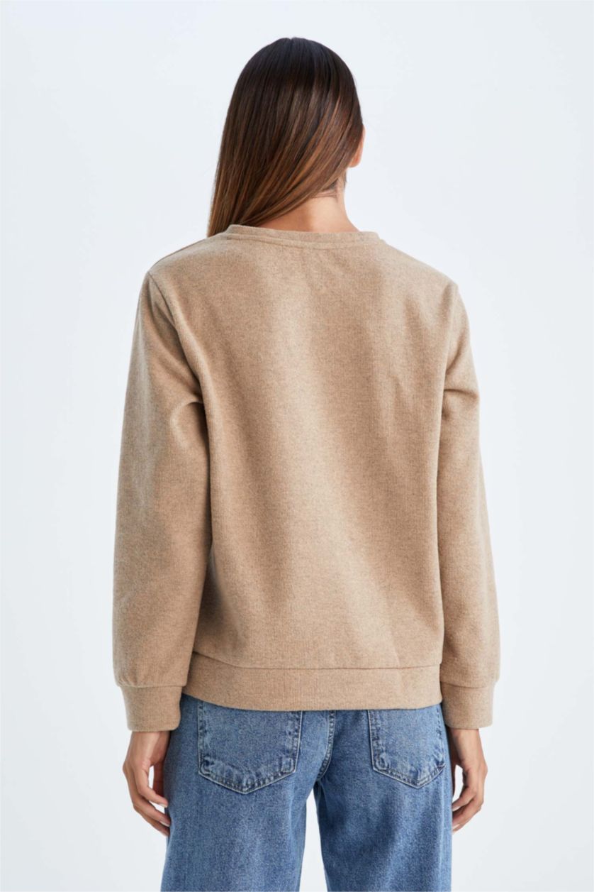 FEMME Beige Sweat- Shirt Coupe Régulière Col rond Slogan Manche Longue