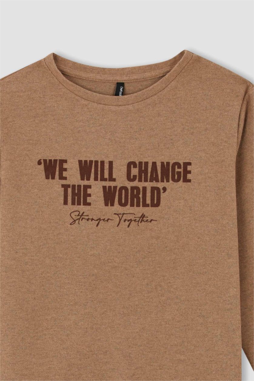 FEMME Beige Sweat- Shirt Coupe Régulière Col rond Slogan Manche Longue