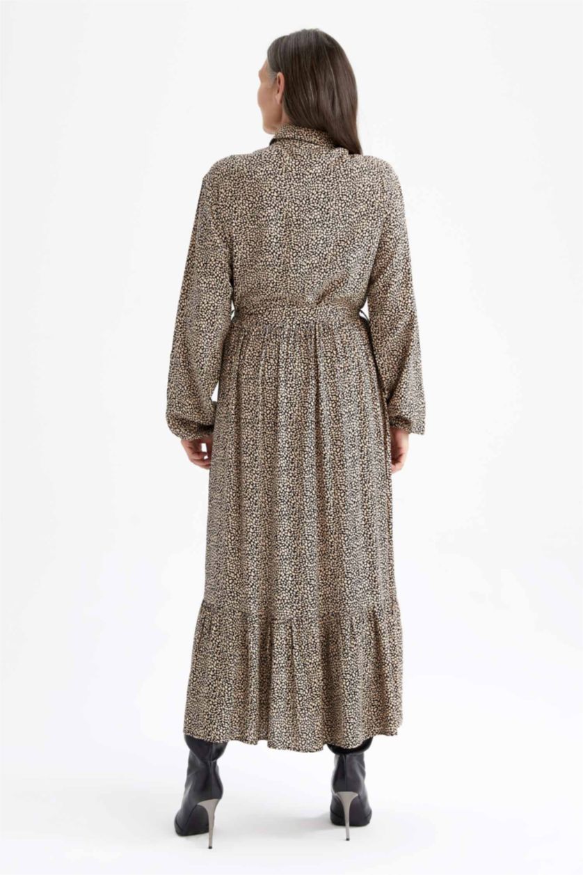 Kadın Açık Bej Gömlek Yaka Leopar Desenli Maxi Uzun Kollu Elbise