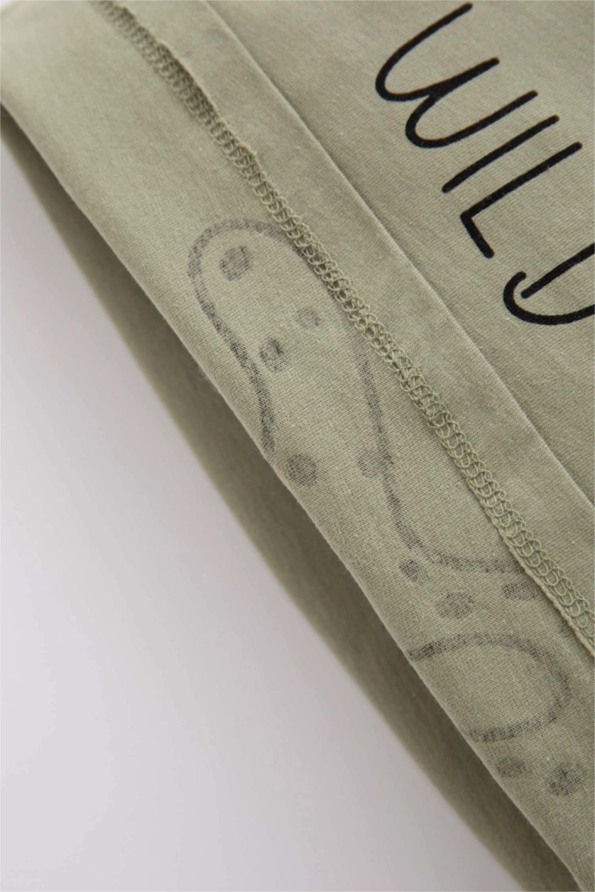 مولود ذكر كاكي فاتح تيشيرت نص كم مطبوعة قصة عادية برقبة مستديرة