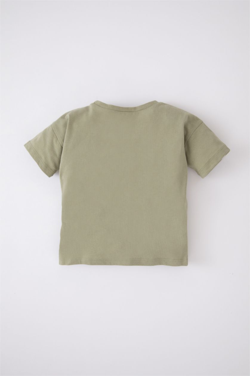 مولود ذكر كاكي فاتح تيشيرت نص كم مطبوعة قصة عادية برقبة مستديرة