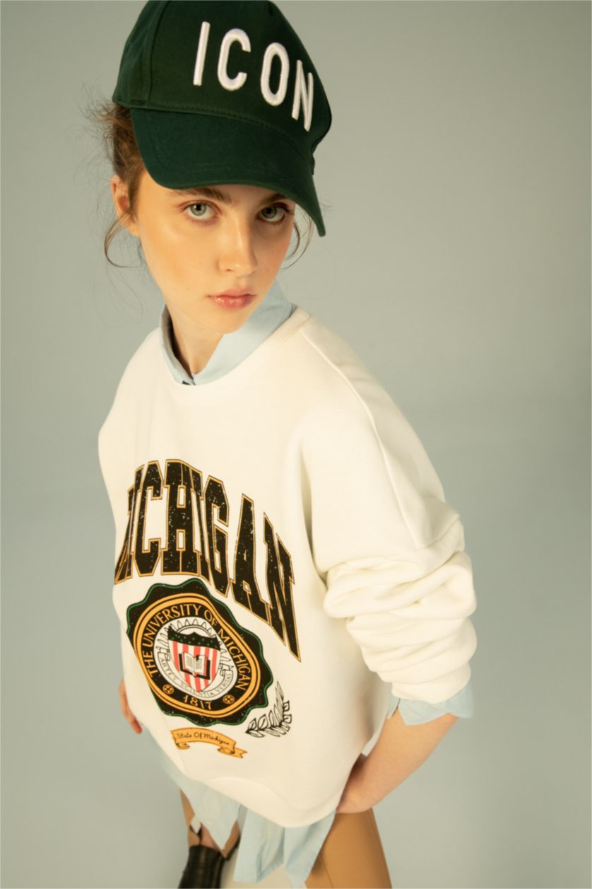 نساء بيج فاتح سويت شيرت أوفر سايز بياقة مستديرة