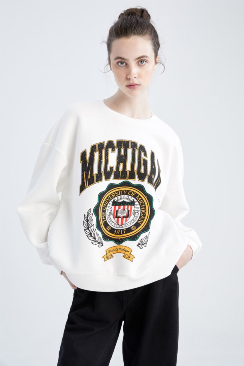 نساء بيج فاتح سويت شيرت أوفر سايز بياقة مستديرة