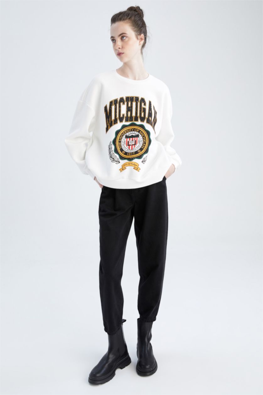 نساء بيج فاتح سويت شيرت أوفر سايز بياقة مستديرة