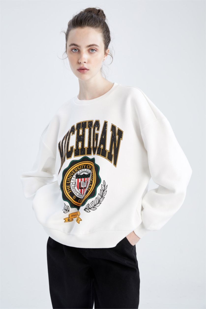 نساء بيج فاتح سويت شيرت أوفر سايز بياقة مستديرة