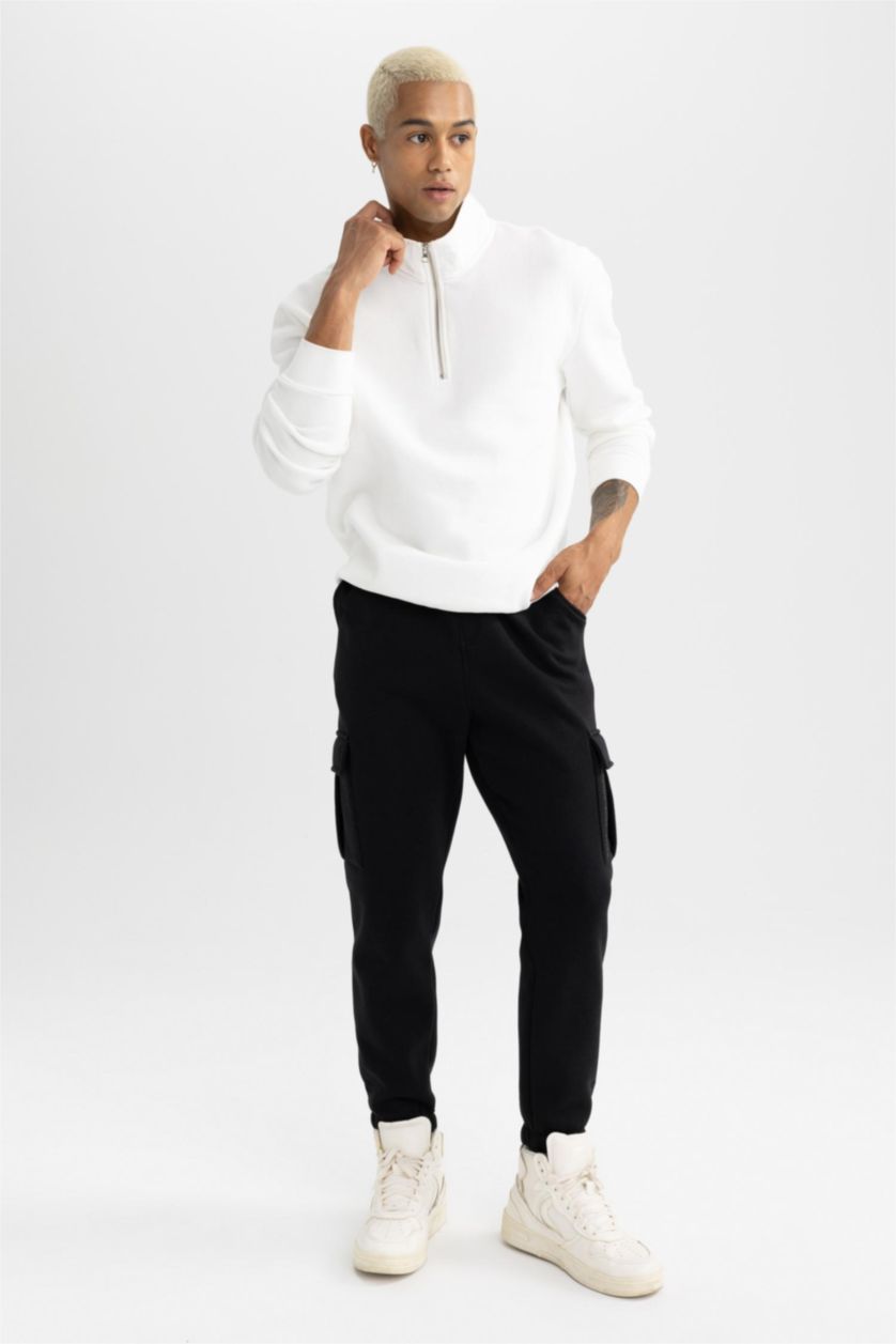 Erkek Siyah Sporcu Jogger Eşofman Altı Standart Fit Beli Bağcıklı Kargo Cepli