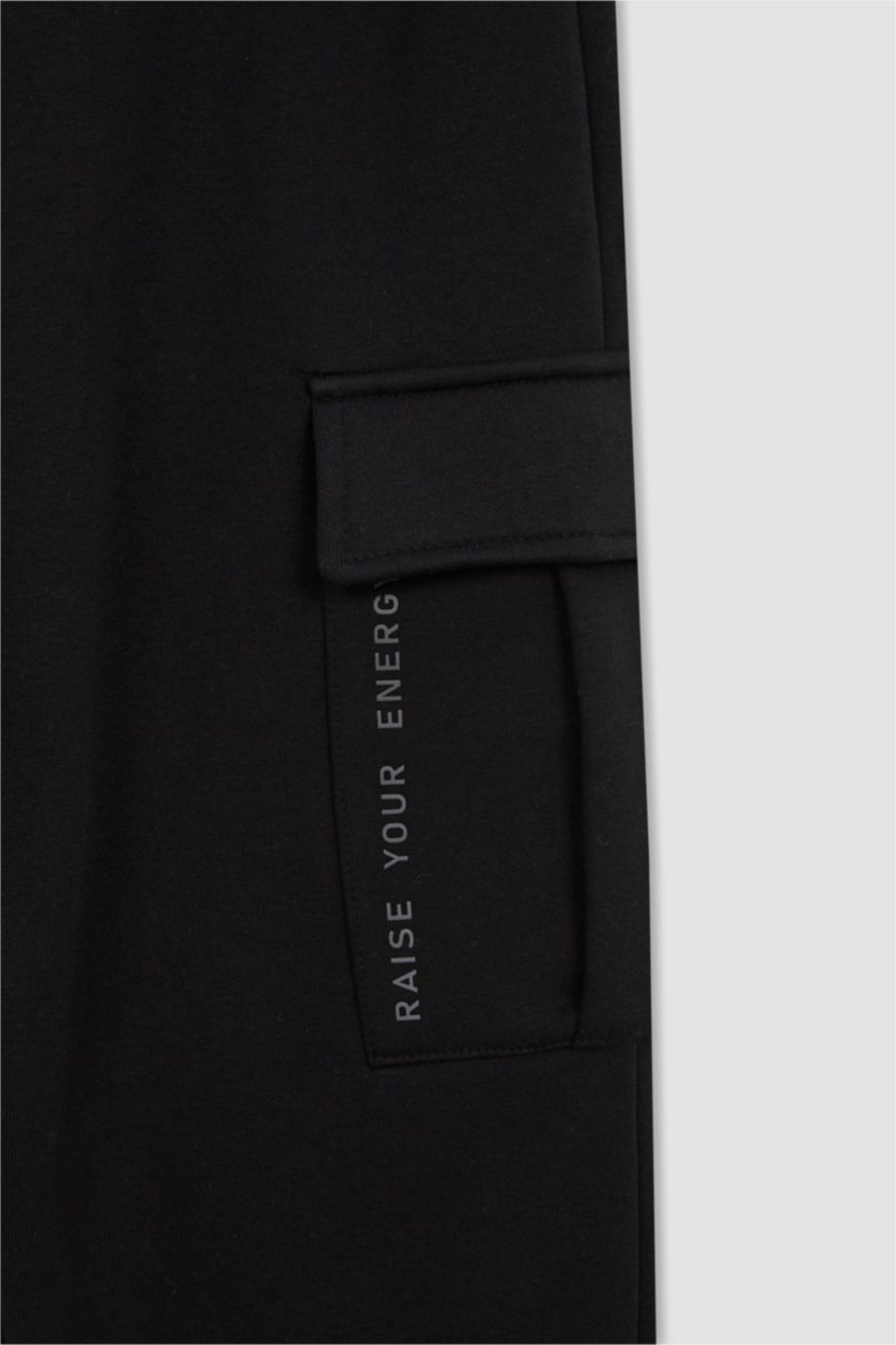 Erkek Siyah Sporcu Jogger Eşofman Altı Standart Fit Beli Bağcıklı Kargo Cepli