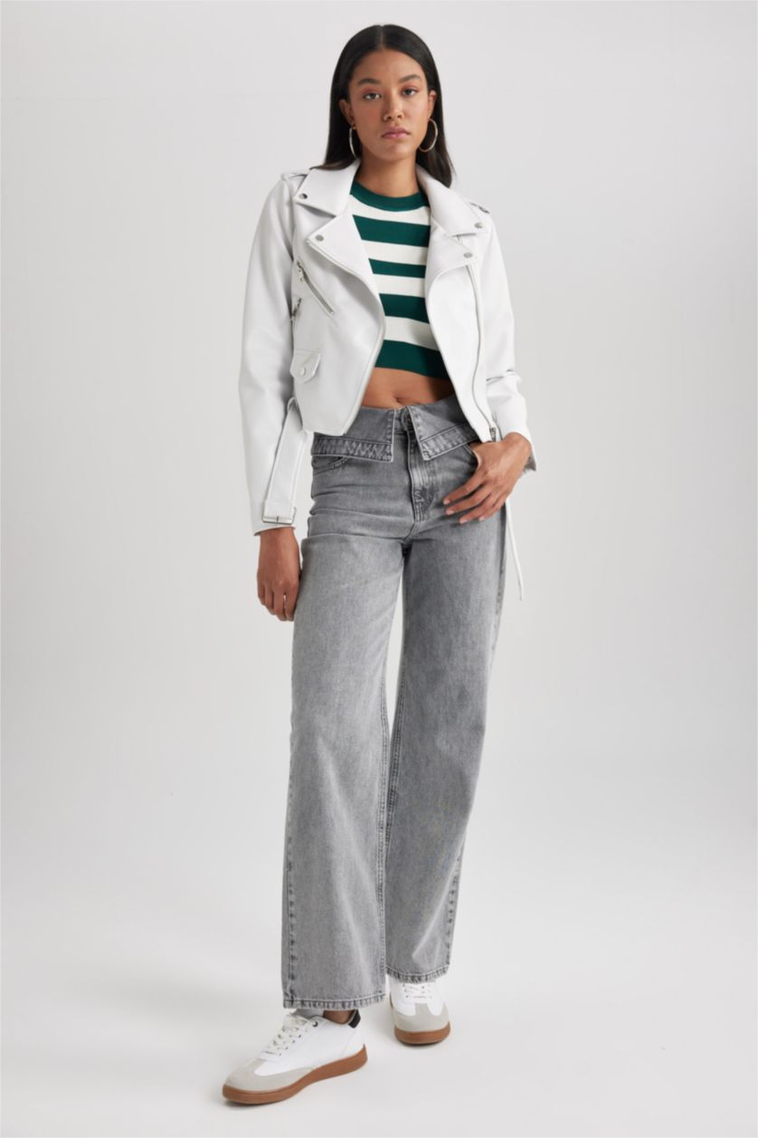 Kadın Beyaz Su İtici Suni Deri Ceket Crop Kruvaze Yaka Fermuarlı Cepli Apoletli Mevsimlik Kemerli 