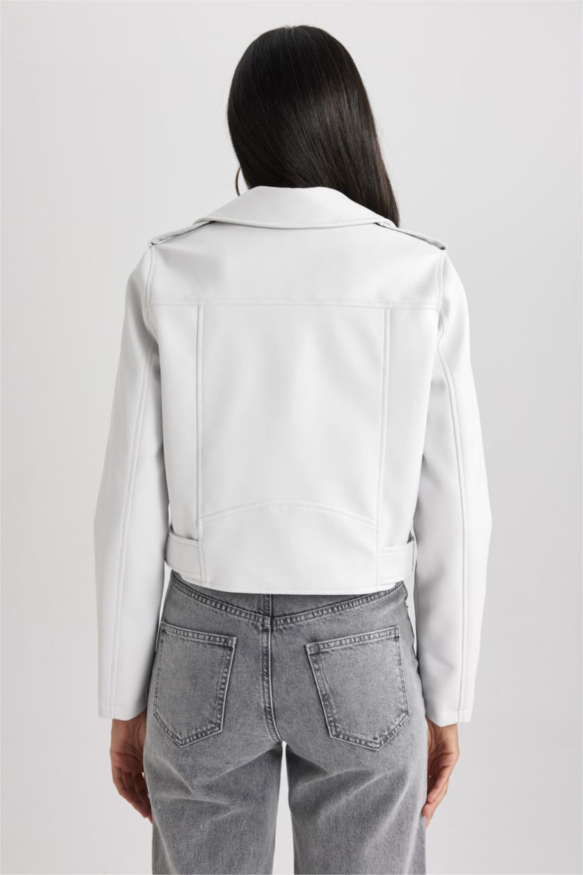 Kadın Beyaz Su İtici Suni Deri Ceket Crop Kruvaze Yaka Fermuarlı Cepli Apoletli Mevsimlik Kemerli 