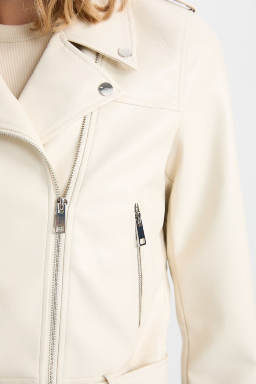 Kadın Ekru Su Geçirmez Crop Biker Ceket Suni Deri Kruvaze Yaka Fermuarlı Cepli Kemerli Mevsimlik