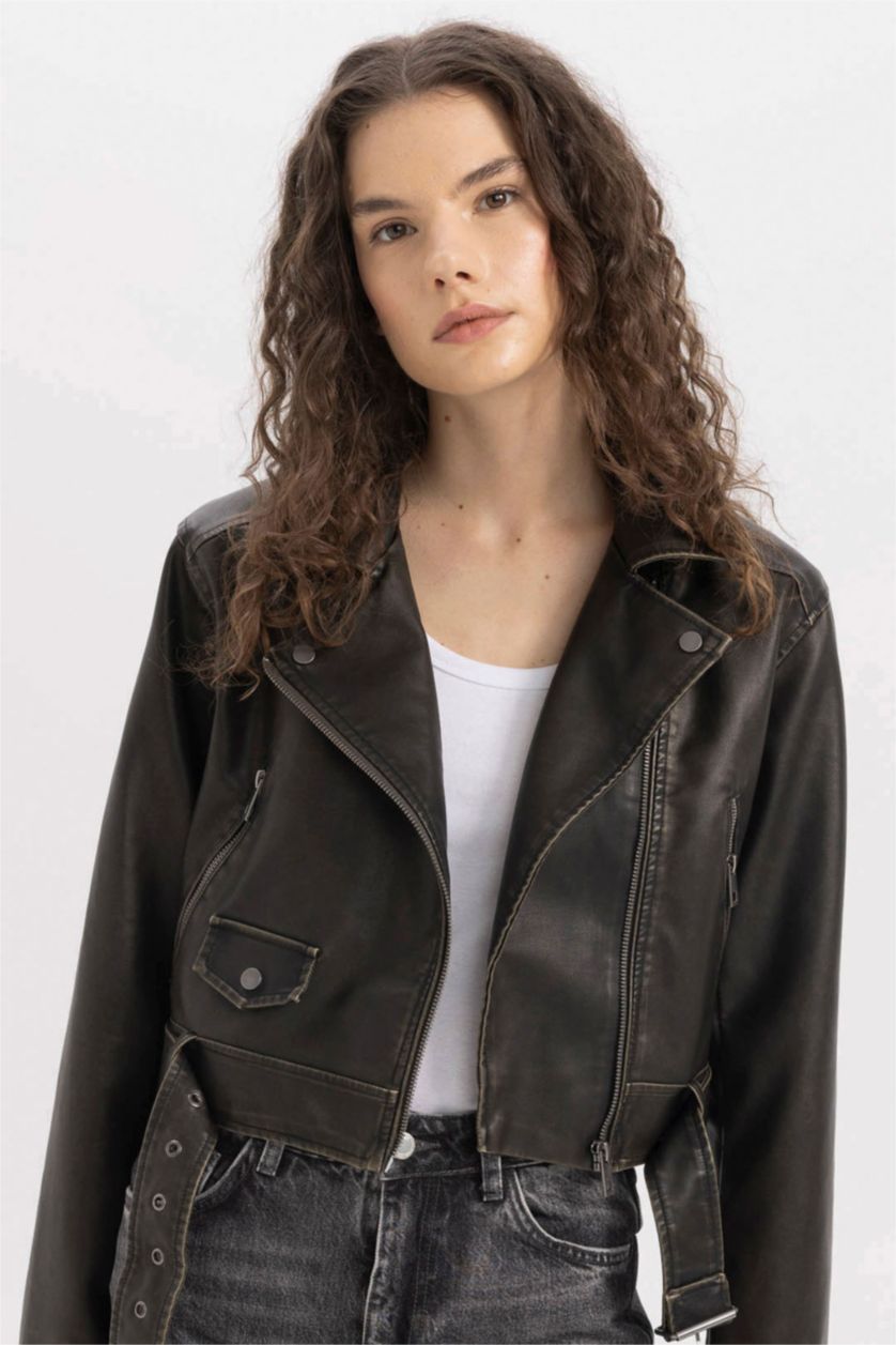 Kadın Kahve Su Geçirmez Oversize Geniş Kalıp Fermuarlı Eskitme Kemerli Suni Deri Kısa Ceket