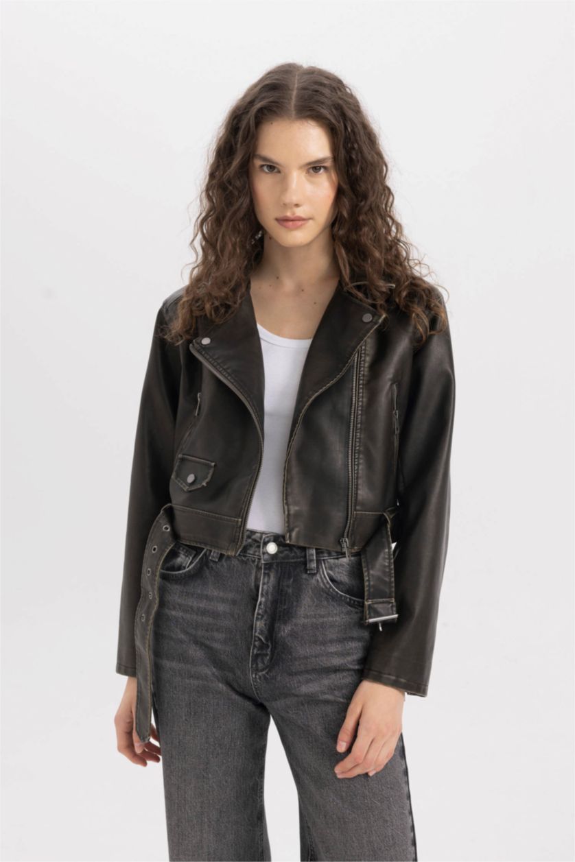 Kadın Kahve Su Geçirmez Oversize Geniş Kalıp Fermuarlı Eskitme Kemerli Suni Deri Kısa Ceket