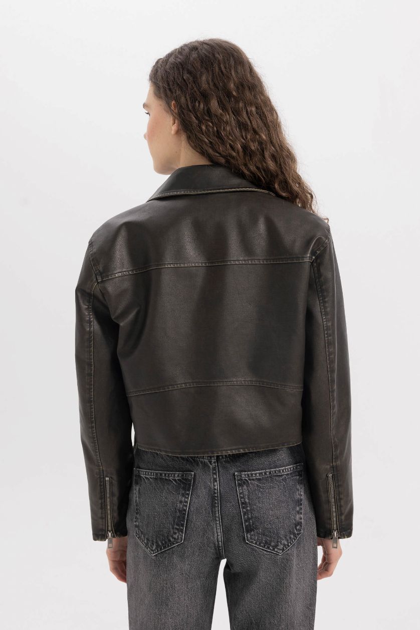 Kadın Kahve Su Geçirmez Oversize Geniş Kalıp Fermuarlı Eskitme Kemerli Suni Deri Kısa Ceket