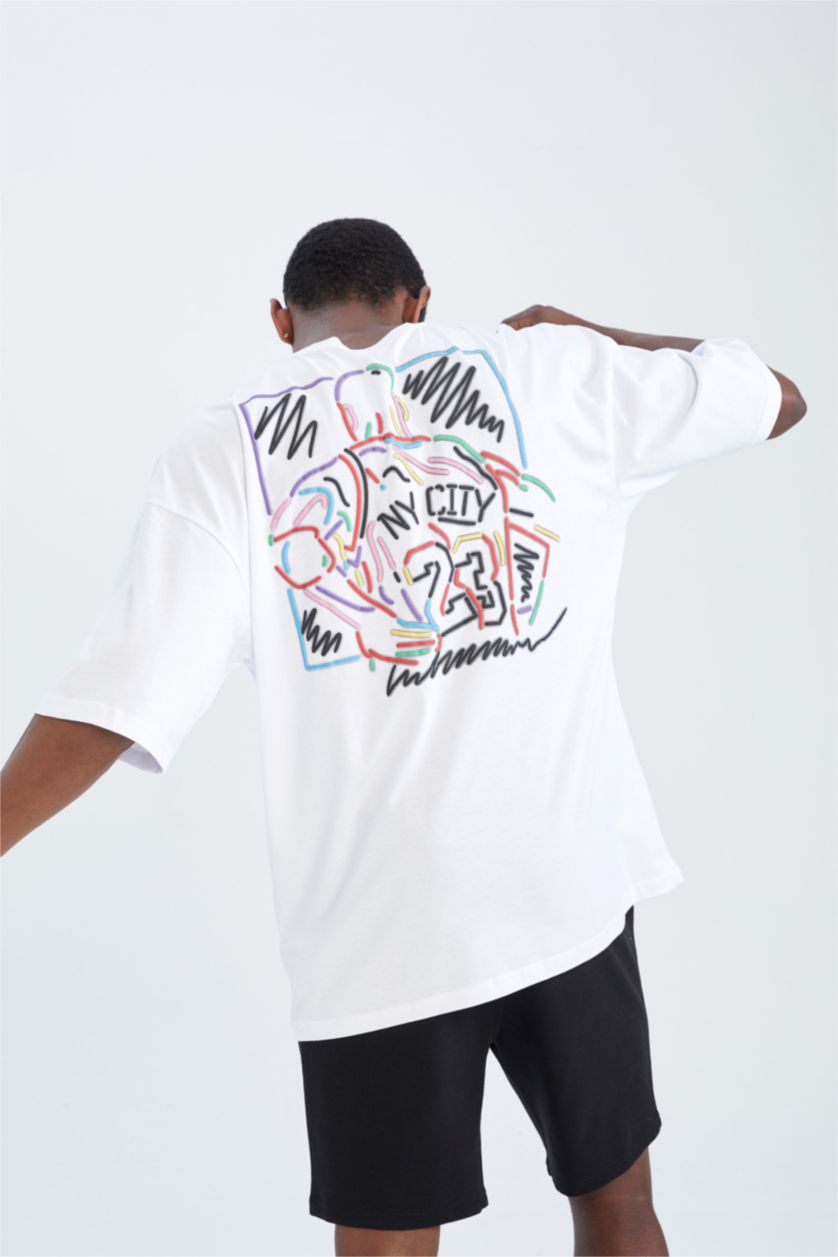 Erkek Beyaz Oversize Fit Bisiklet Yaka Sırt Baskılı Tişört