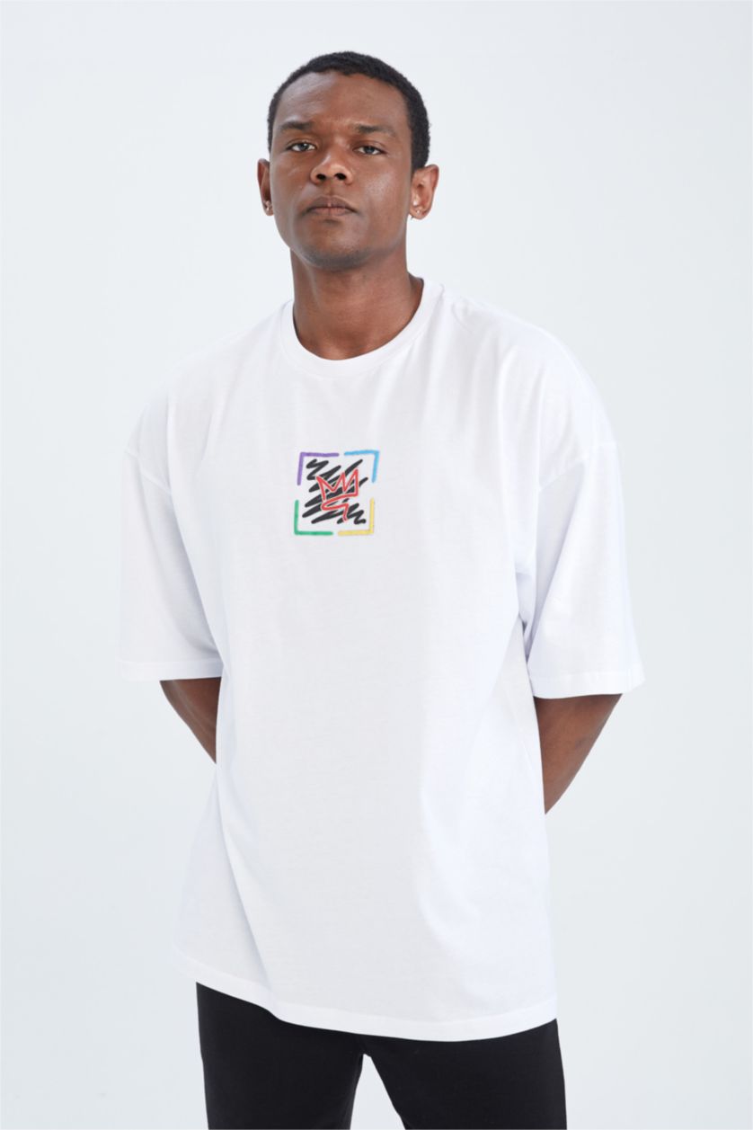 Erkek Beyaz Oversize Fit Bisiklet Yaka Sırt Baskılı Tişört