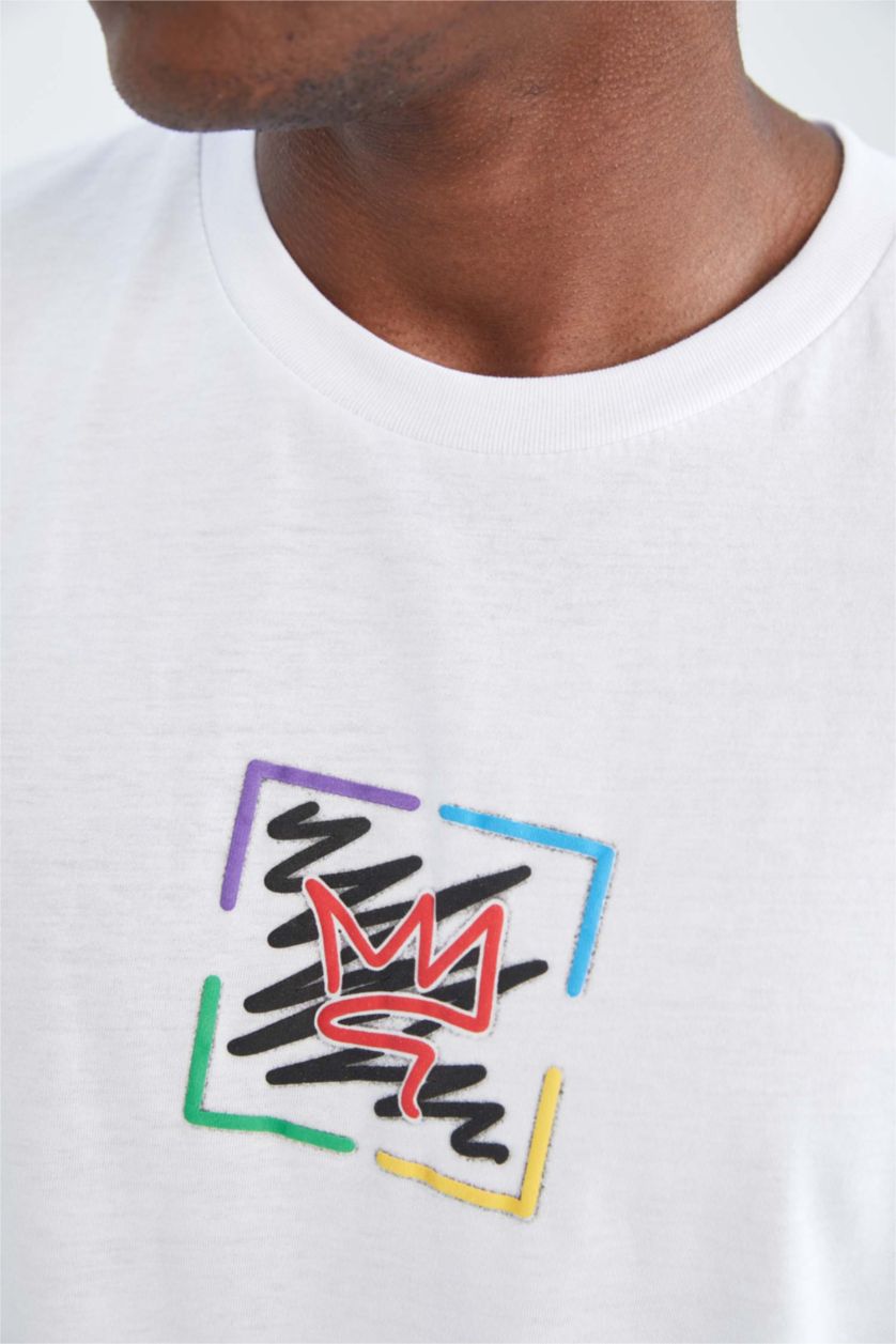 Erkek Beyaz Oversize Fit Bisiklet Yaka Sırt Baskılı Tişört