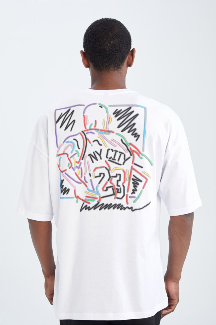 Erkek Beyaz Oversize Fit Bisiklet Yaka Sırt Baskılı Tişört