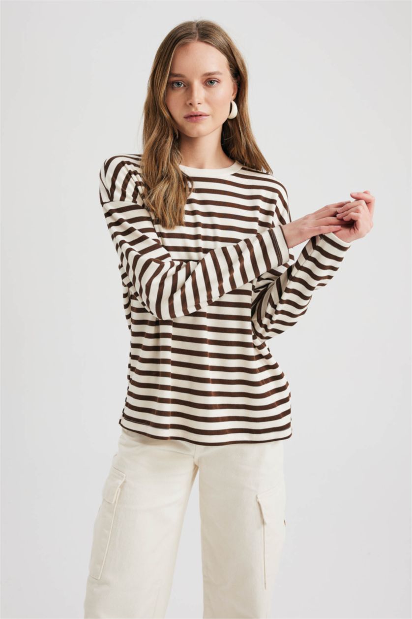 نساء بني تي شيرت كم طويل قصة عادية بياقة مستديرة