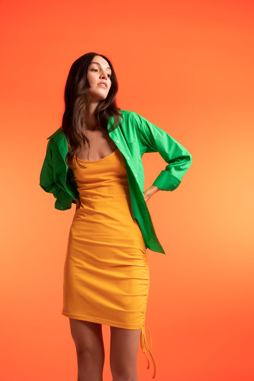 نساء أصفر فستان قصير نص ردن بوديكون بحمالات