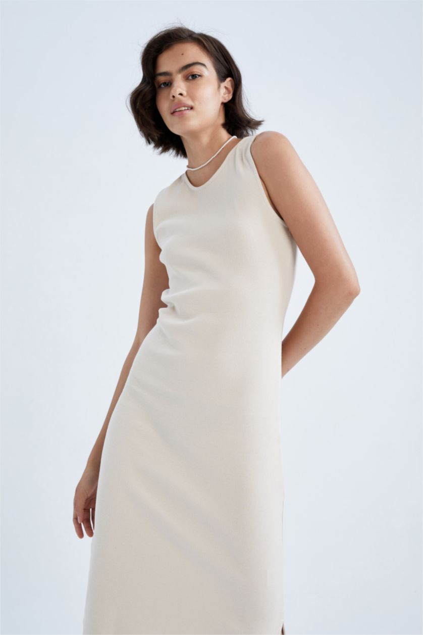 FEMME Beige Robe En Maille À Manches Courtes Col arrondi