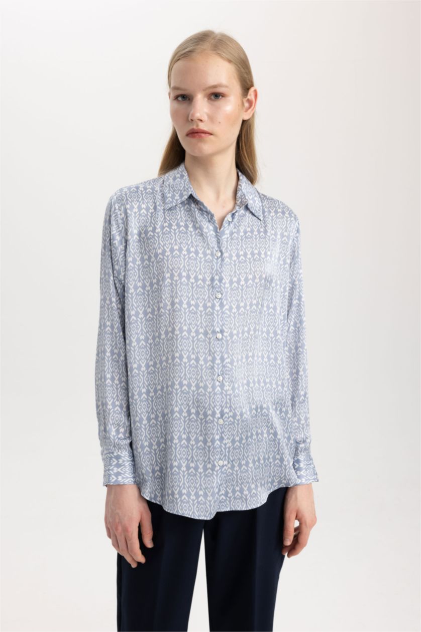 FEMME BLEU Clair Chemise Oversize en Satin à Col Boutonné et Manches Longues