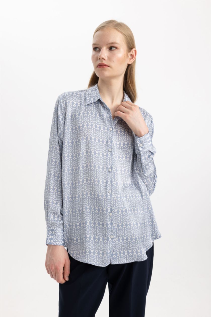 FEMME BLEU Clair Chemise Oversize en Satin à Col Boutonné et Manches Longues