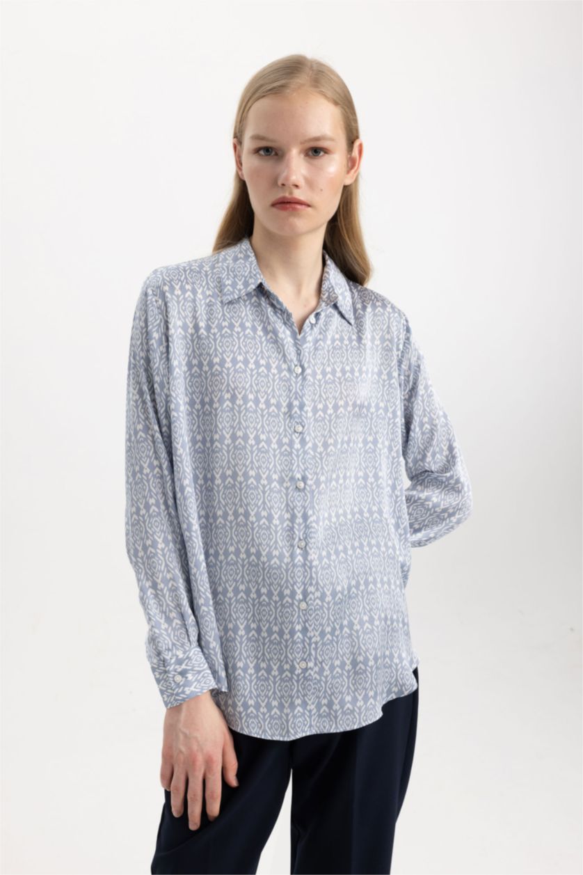 FEMME BLEU Clair Chemise Oversize en Satin à Col Boutonné et Manches Longues