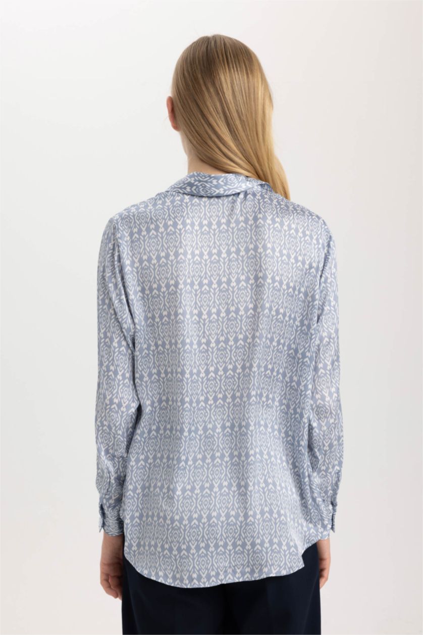 FEMME BLEU Clair Chemise Oversize en Satin à Col Boutonné et Manches Longues