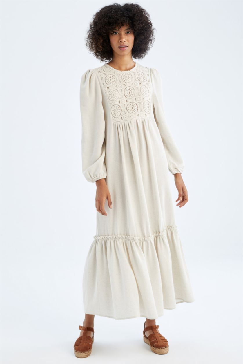 FEMME Beige Robe Longue En Dentelle De Lin Avec Une Coupe Classique Et Un Col Rond