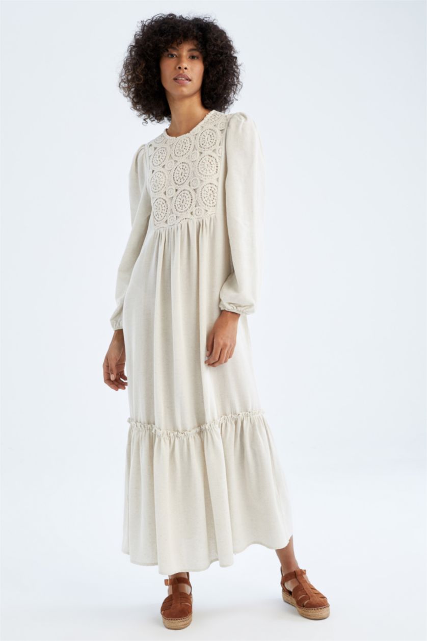 FEMME Beige Robe Longue En Dentelle De Lin Avec Une Coupe Classique Et Un Col Rond