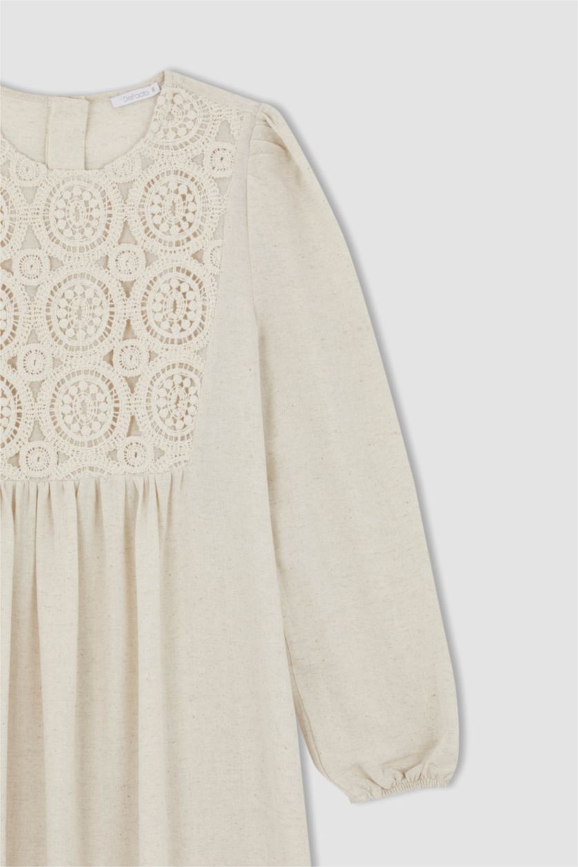 FEMME Beige Robe Longue En Dentelle De Lin Avec Une Coupe Classique Et Un Col Rond