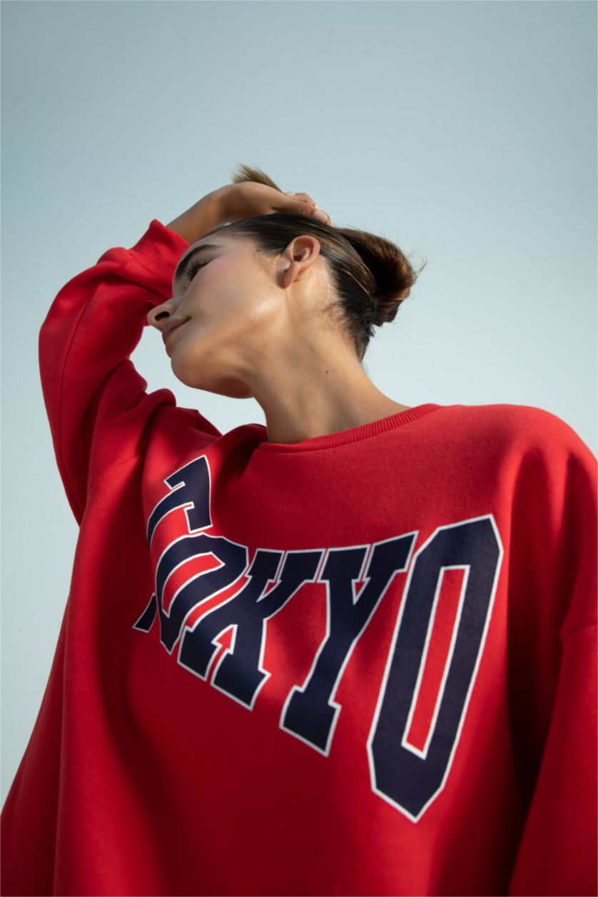 Kadın Kırmızı Oversize Fit Bisiklet Yaka Baskılı Sweatshirt