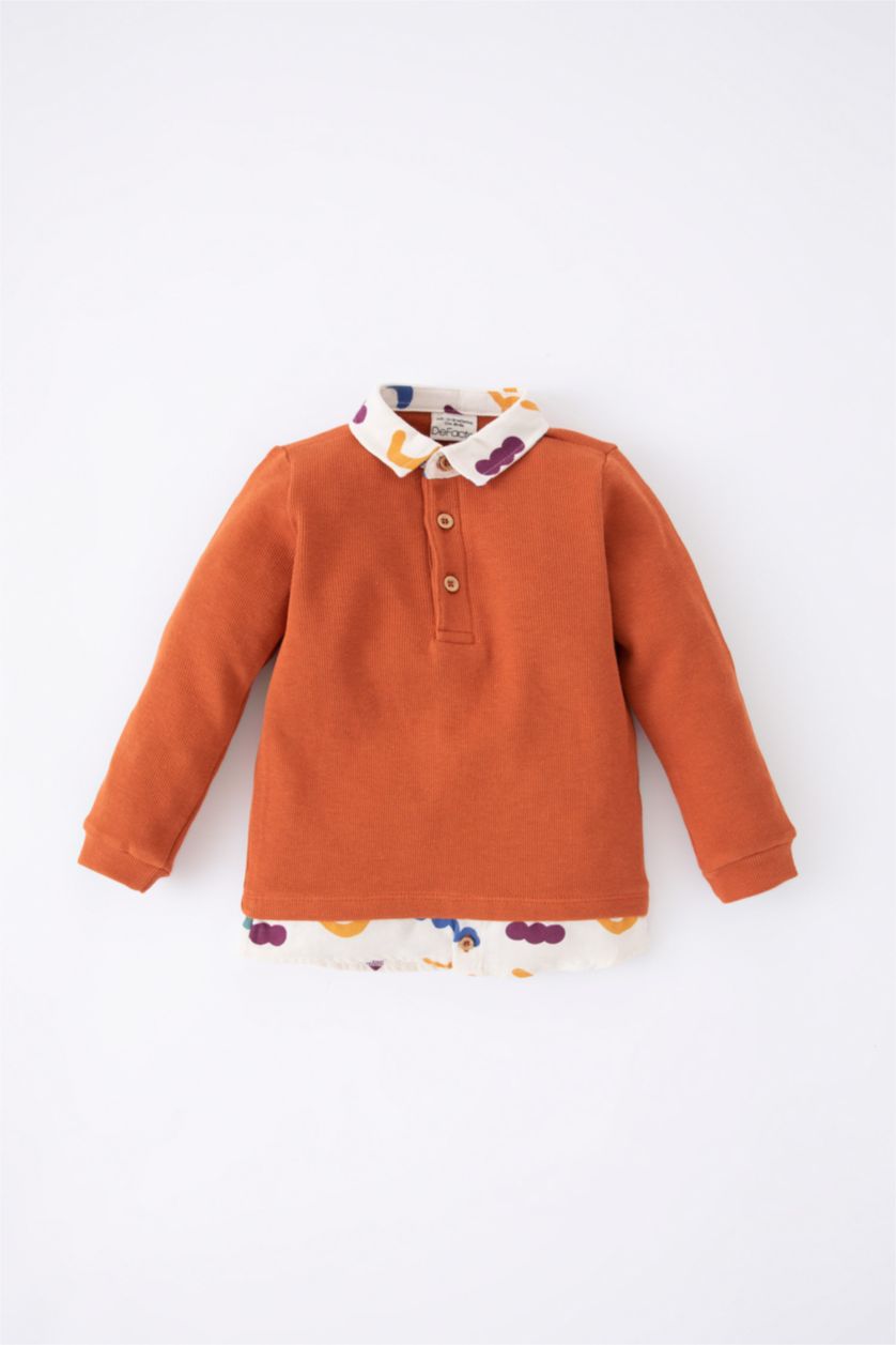 طفل صغير برتقلي غامق سويت شيرت اولادي بقصة عادية