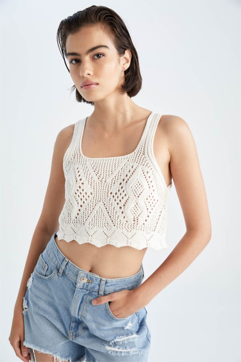 FEMME Écru Slim Fit Col Carré Tricoté Détaillé Crochet Crop Knitwear Singlet