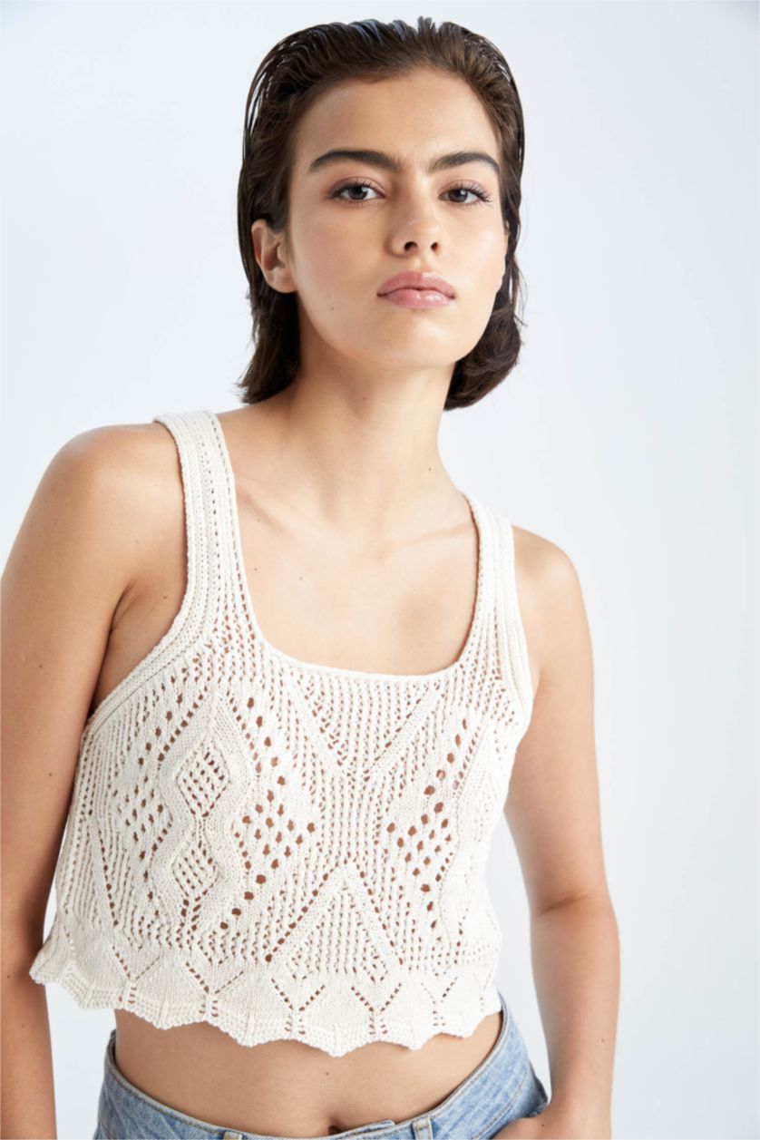 FEMME Écru Slim Fit Col Carré Tricoté Détaillé Crochet Crop Knitwear Singlet