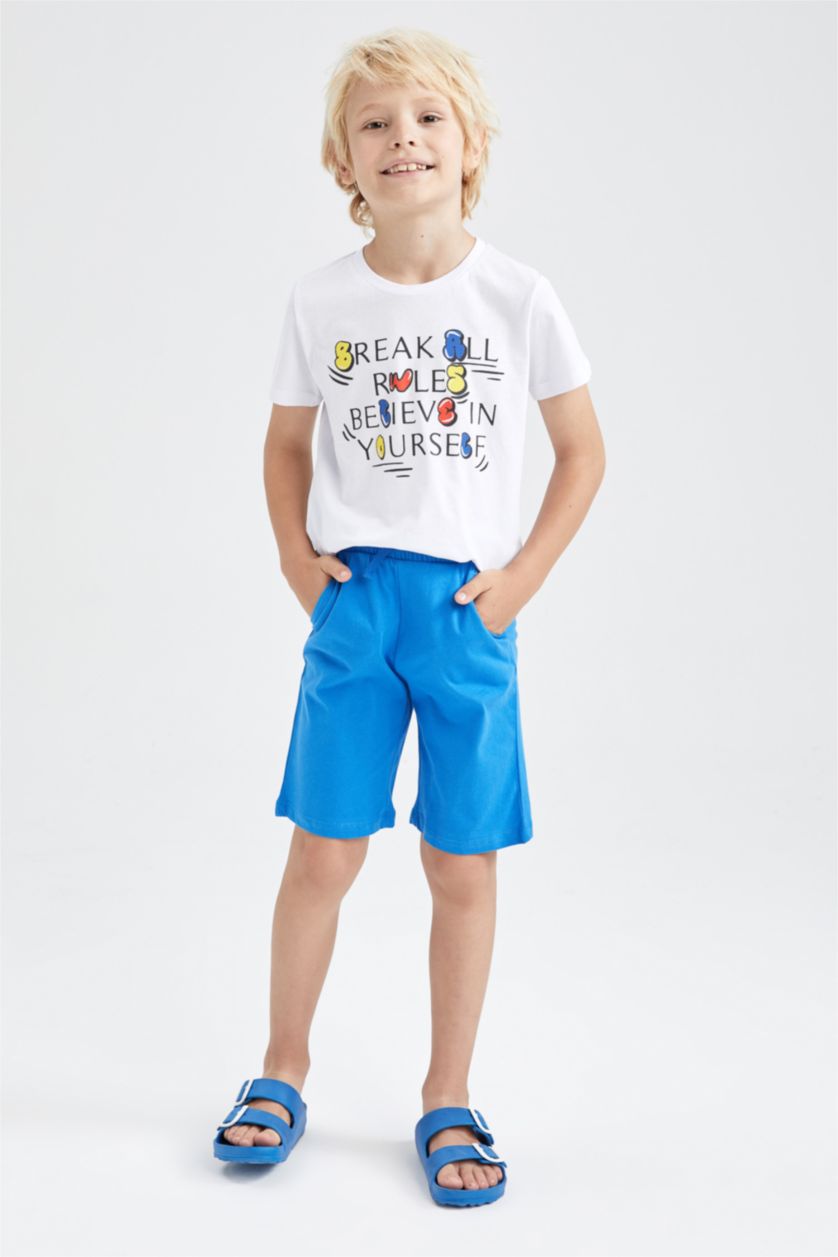 أولاد أبيض طقم ولادي شورت وتي شيرت مطبوع  - قطعتين