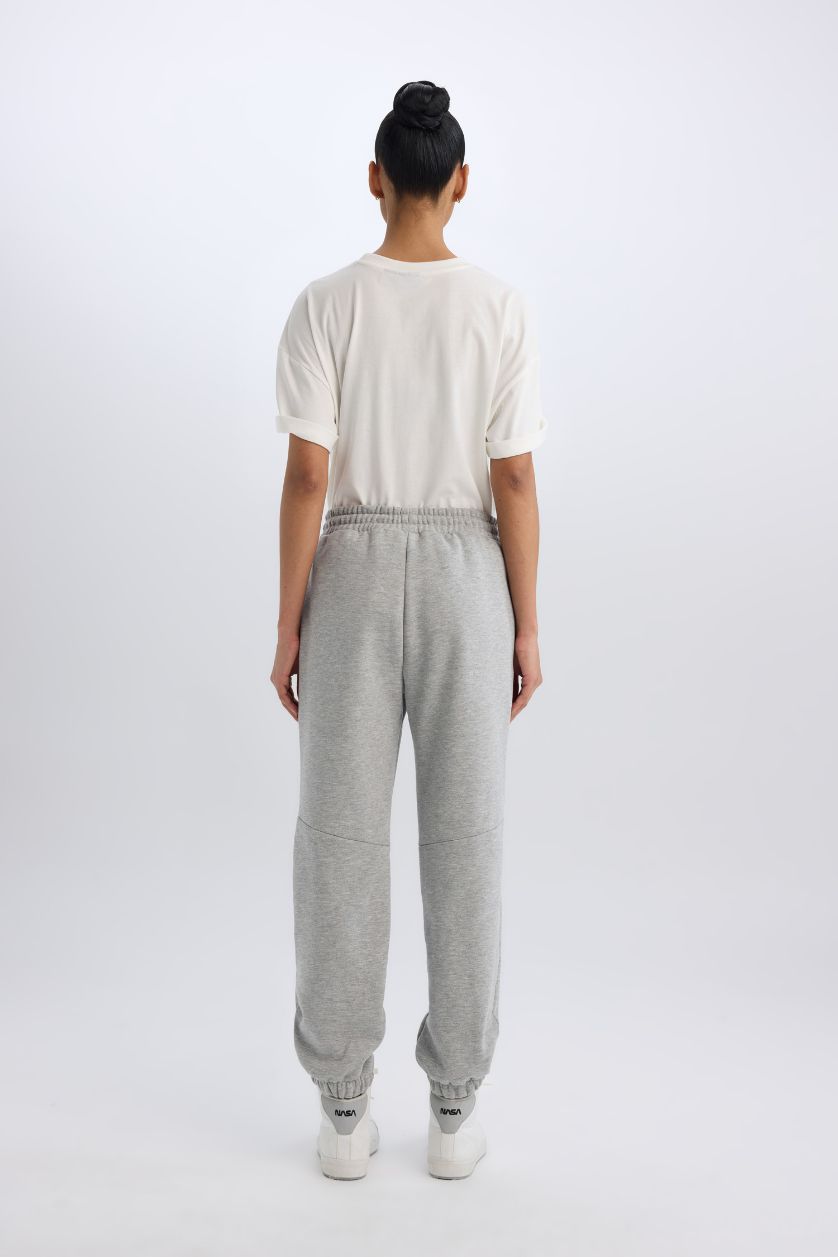 WOMAN Grey Melange DeFactoFit Standard Fit NBA Wordmark Sweatpants with Pockets